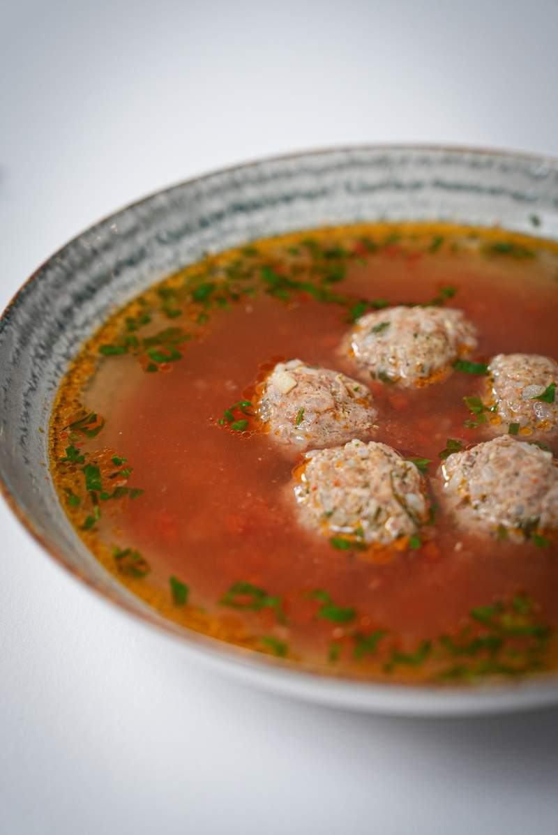 Ciorbă de perișoare cu aromă autentică – rețeta mea preferată, îmbogățită cu mirodenii Fuchs