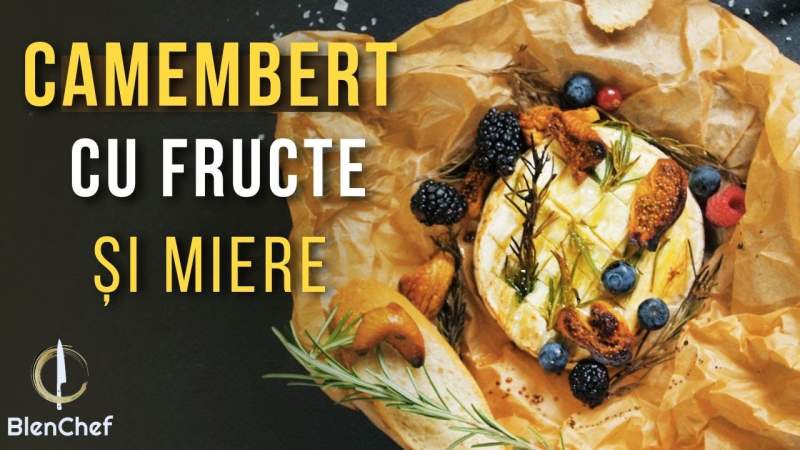 Camembert la cuptor cu miere și fructe